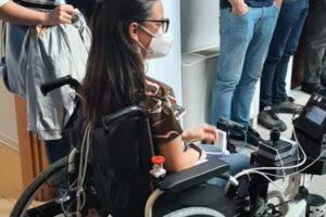 Una carrozzina hi-tech sperimentale, progettata e testata con il contributo del Presidio San Camillo - ph comune Torino