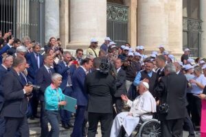 Benedetta da Papa Francesco la fiaccola delle Universiadi 2025 ph Regione Piemonte
